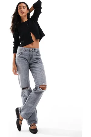 Stradivarius Low waist straight leg jeans with rips in washed