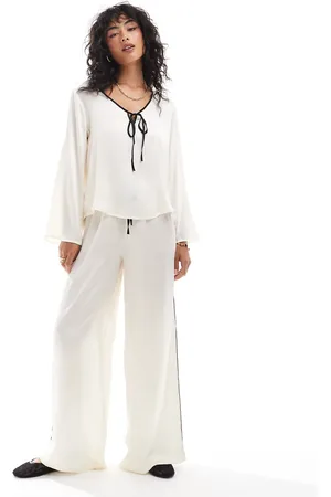 JDY Contrast detail satin midi pants set in cream