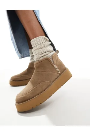 Stradivarius Platform fluffy boots in beige