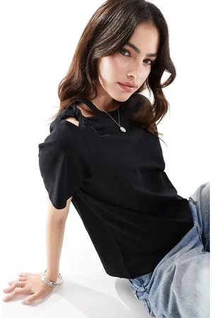 SCALPERS Mini knot tee in