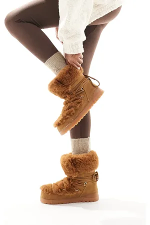 Stradivarius Chunky faux fur boots in