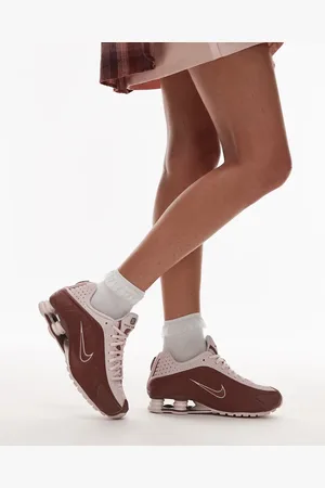 Nike Shox R4 sneakers in light