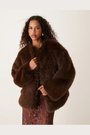 Ghospell Oversized faux fur in chocolate