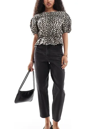 Miss Selfridge Highwaist mom jean in wash