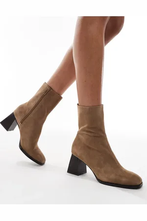 Stradivarius Heeled leather ankle boots in tan suede