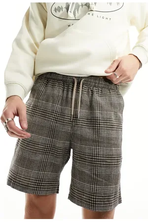 Farah Redwald plaid shorts in
