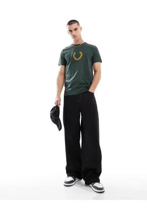 Fred Perry Textured laurel wreath t-shirt in