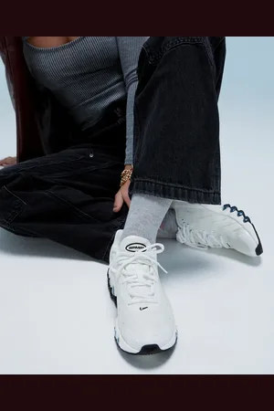 Nike Air Max DN8 sneakers in and black