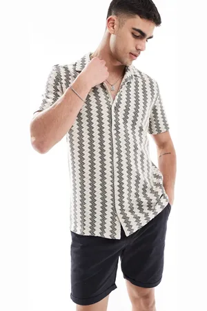 Brave Soul Short sleeve knit shirt with textured stripe in and white