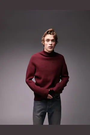 Topman Knitted rib roll neck sweater in burgundy