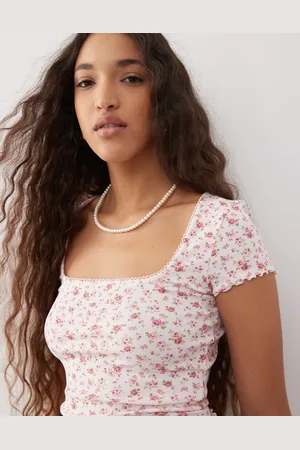 Miss Selfridge Lace trim ribbed short sleeve top in ditsy floral