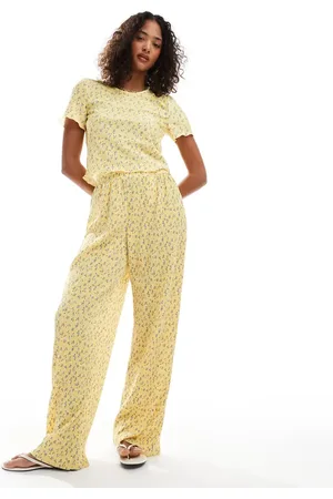 Pieces® Mini plisse wide leg pants in delicate flower print - part of a set