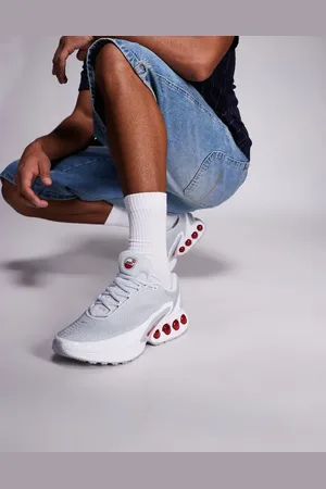 Nike Air Max DN sneakers in light and red