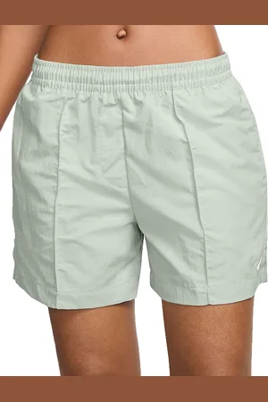 Nike Essential Water Repellent Mid Rise 5 Shorts