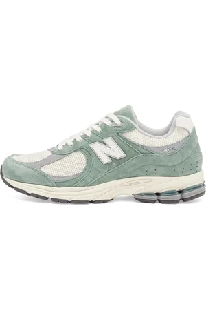 New Balance 2002R Sneaker in , Size UK 10