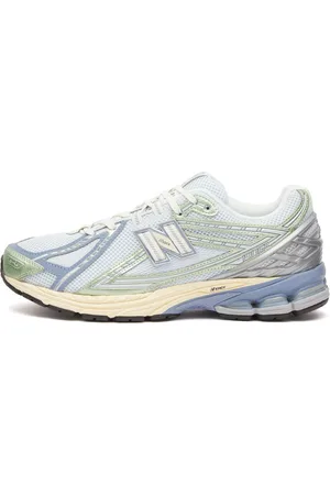 New Balance 1906R Sneaker in , Size UK 10