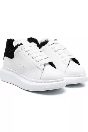 Alexander McQueen Boys Fur Sneakers - Oversized faux-fur trim sneakers - White