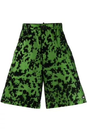 Dsquared2 Men Bermudas - Camouflage-print Bermuda shorts - Green