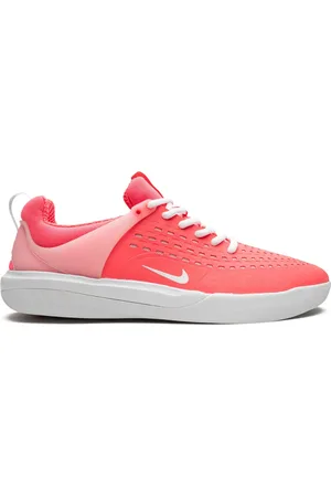 Nike SB Zoom Nyjah 3 "Hot Punch" sneakers