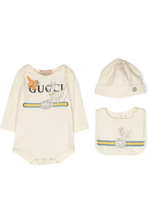 X The Jetsons Baby Bodysuit Bib And Beanie Set in Beige - Gucci Kids