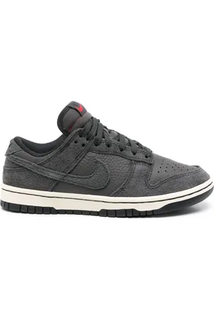 Nike Dunk Low sneakers