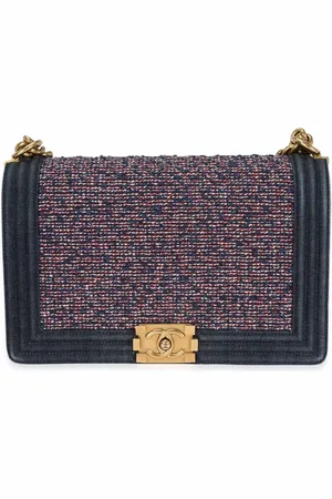 CHANEL Medium Boy Chanel shoulder bag