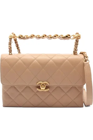 CHANEL 2021 quilted shoulder bag
