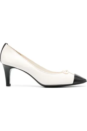 CHANEL 1990s contrasting toe pumps