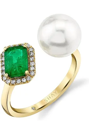 Shay 18kt yellow Tilted Halo emerald ring