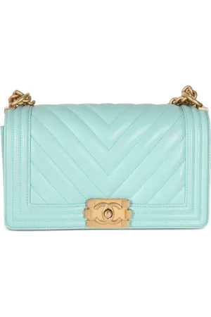 CHANEL 2019 medium Boy Chanel shoulder bag