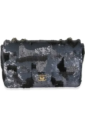CHANEL 2016-2017 medium Classic Flap shoulder bag
