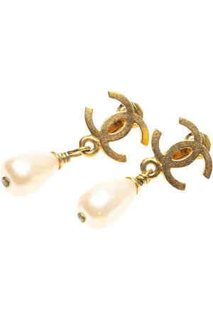 CHANEL 1995 Plated CC Faux Pearl Drop Clip on Earrings costume earrings