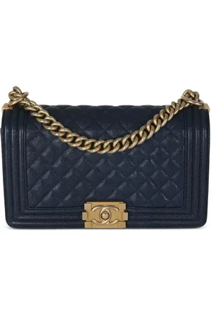 CHANEL 2018-2019 medium Boy quilted shoulder bag