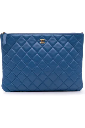 CHANEL 2019 Medium Quilted Lambskin O Case clutch bag