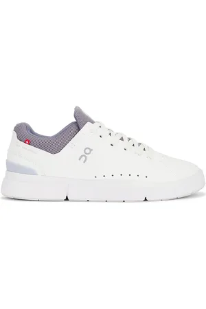 On Running The Roger Advantage Sneaker in White