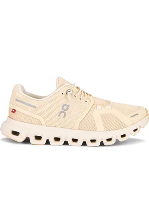 On Running Cloud 6 Sneaker in Cream