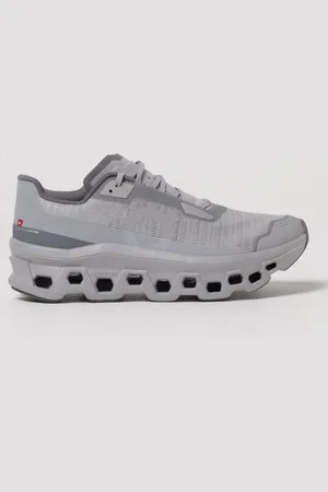On Running Sneakers Men color