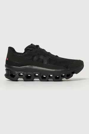 On Running Sneakers Men color