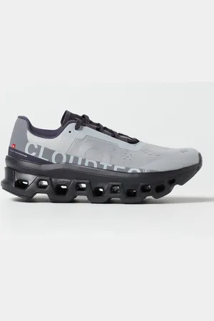 On Running Sneakers Men color