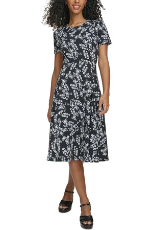 https://images.fashiola.com/product-list/300x450/macys/556404531/womens-floral-print-scuba-crepe-midi-dress.webp