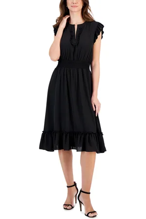 kensie Women's Velvet Burnout Shift V-Neck Dress, Black, 4 : :  Clothing, Shoes & Accessories