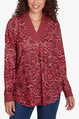 RUBY Petite V-Neck Leopard Medallion Printed Hatchi Knit Top with Solid Rib Trim