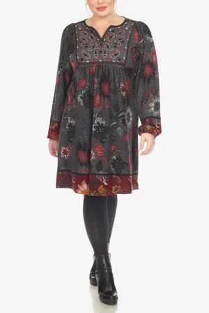 White Mark Plus Size Paisley Flower Embroidered Sweater Dress