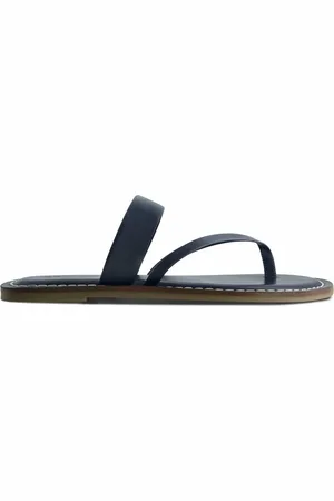 Bernardo Bernardo Leia Thong Sandal