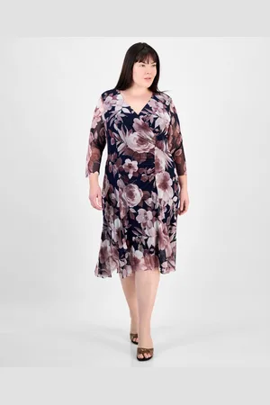 Connected Plus Size Side-Ruched 3/4-Sleeve Midi Dress