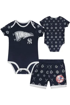 Outerstuff Baby Boys and Girls 2-Piece New York Yankees On Deck Diaper Cover Set