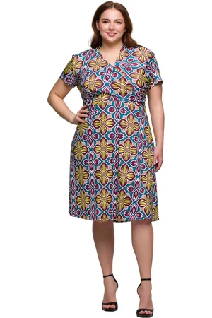 24Seven Comfort Apparel Plus Size Print Short Sleeve Knee Length V-Neck Wrap Dress