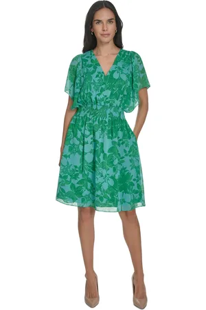 Jessica Howard Petite V-Neck Smocked-Waist Chiffon Dress