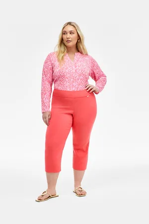 I.N.C. International Concepts Plus Size Mid-Rise Pull-On Capri Pants, Created for Macy