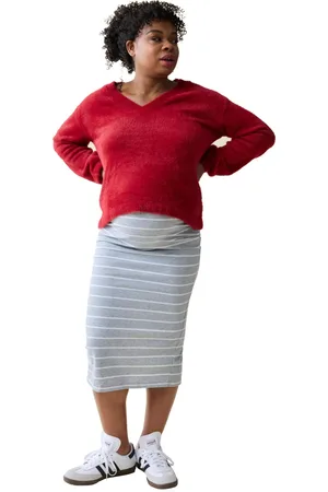 Ingrid & Isabel Maternity Fluffy V-Neck Sweater Red M